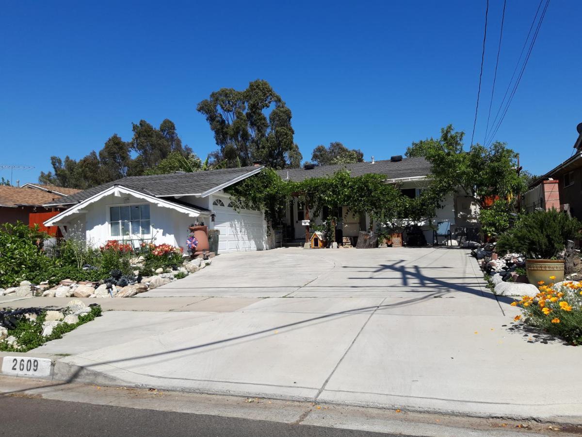Oc House Bed & Breakfast Santa Ana Exterior photo